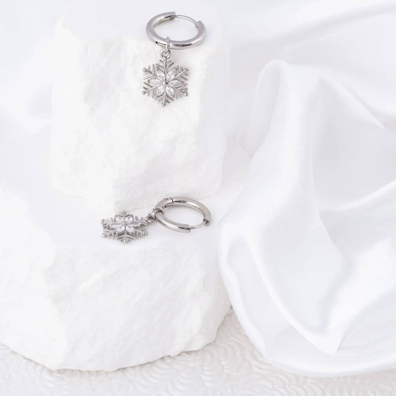 The Snowflake Charm — Heirloom Charm Collection | Holiday 2026